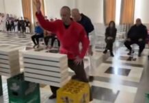 BERANAC PONOVO OBORIO GINISOV REKORD: SLOMIO 109 BETONSKIH PLOČA DRŽEĆI U RUCI ŽIVO JAJE